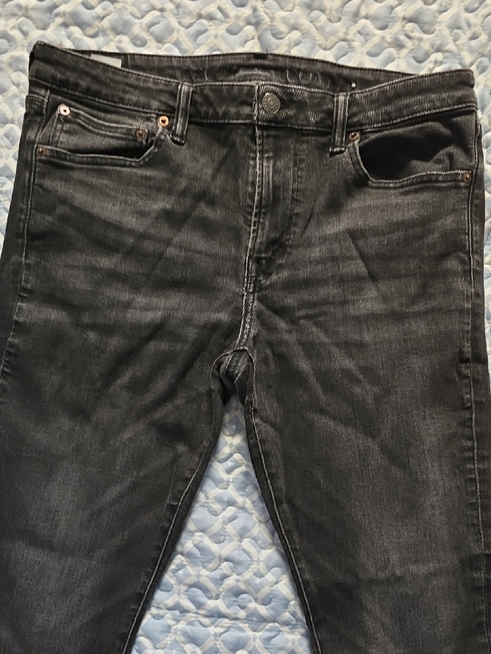American Eagle Men's Black Washed Jeans - Classic Straight Fit